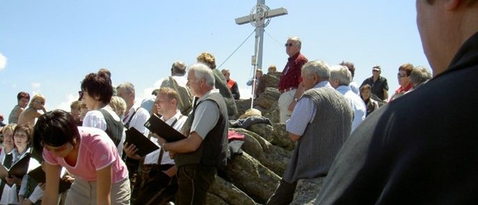 Einweihung-Moschkogelkreuz2-686x294